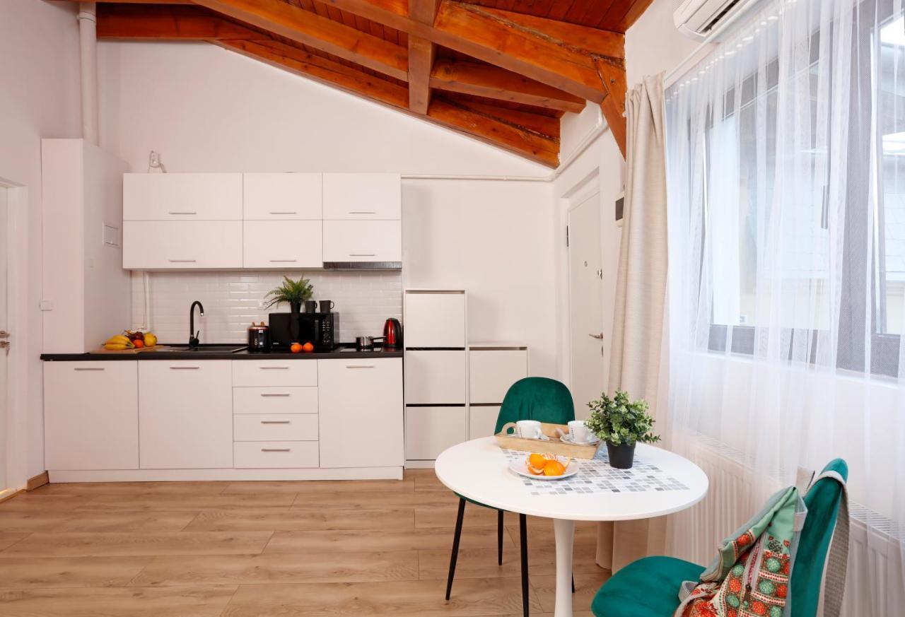 One Love Central Cottage Bukarest Eksteriør billede